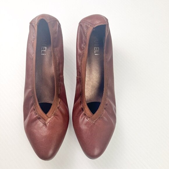 Vaneli Brown Leather Pump Size 8 Elasticized Top Classic Style - Picture 2 of 11